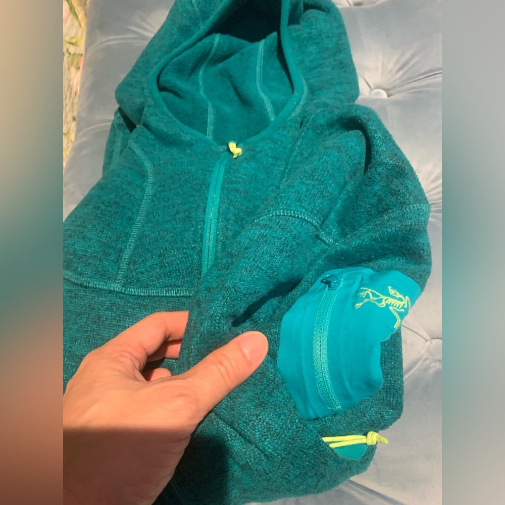 Arc’Teryx Polatec sweater jacket size: M. Excellent condition, beautiful blue